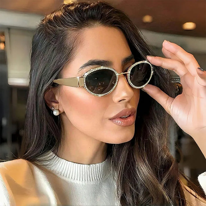 Women's chic round sunglasses with UV400 protection. Perfect for stylish eyewear and essential eye protection.