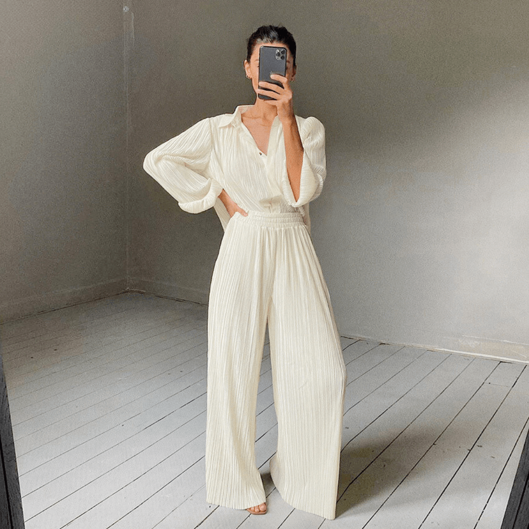 Women's chic two-piece long sleeve set, comfortable & stylish for versatile wear.