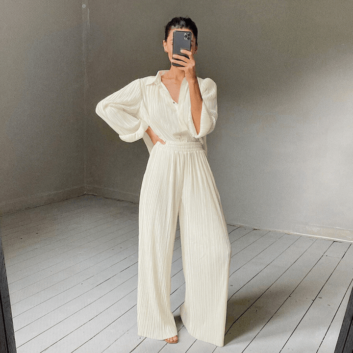 Women's chic two-piece long sleeve set, comfortable & stylish for versatile wear.