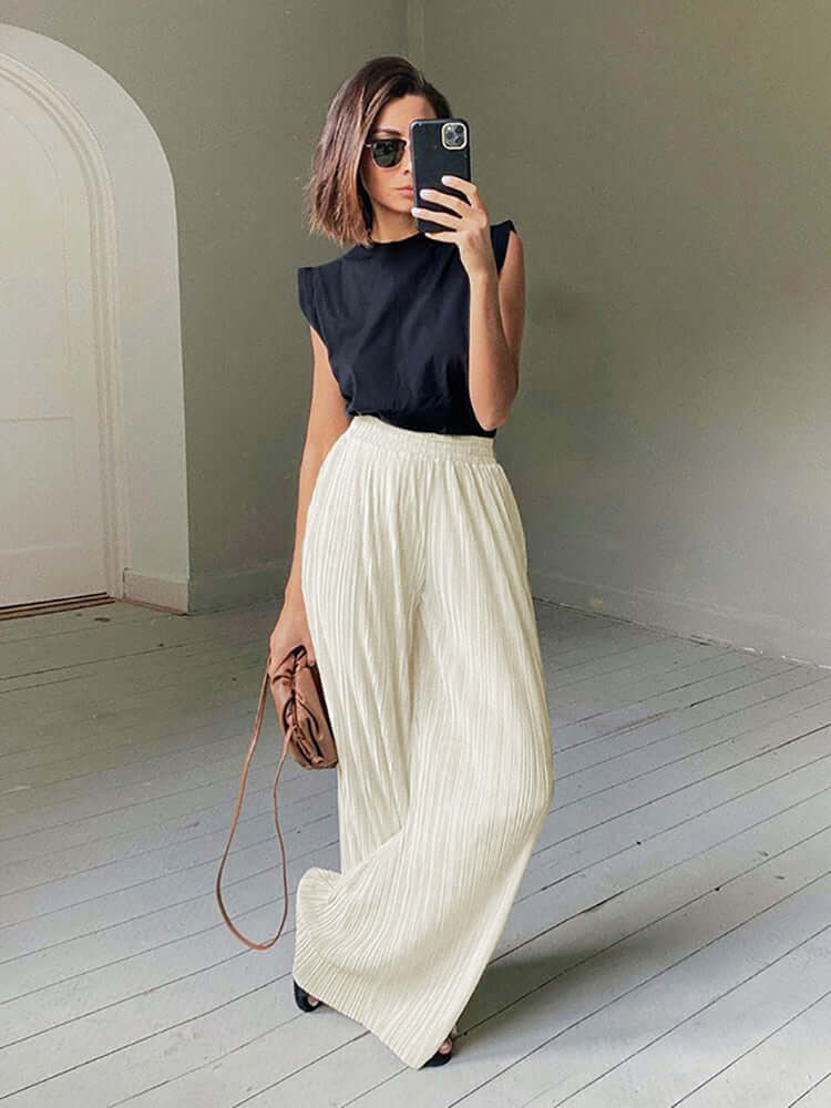 Elegant women's long sleeve matching set, a stylish two-piece outfit for chic fashion.