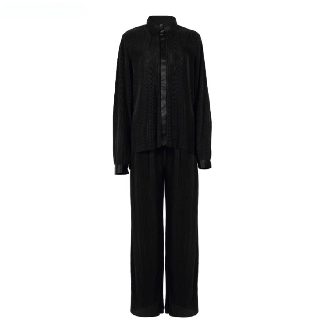 Fashionable women's long sleeve two-piece set, an elegant & matching casual outfit.
