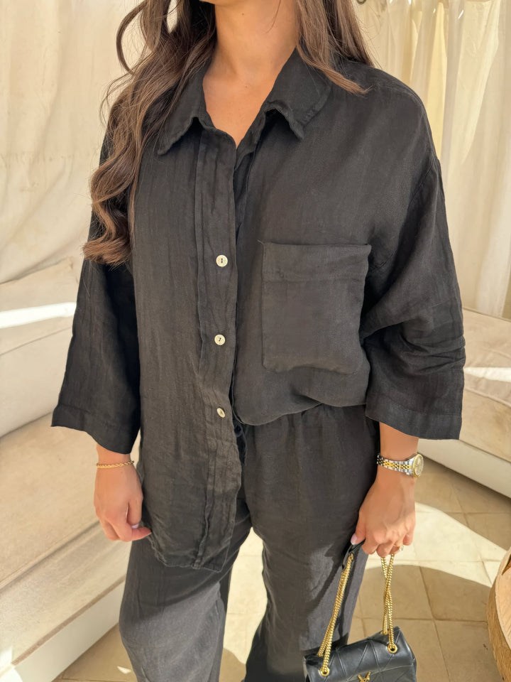 Chic women's two-piece wide-leg pant & long-sleeve top set, perfect for effortless summer style.
