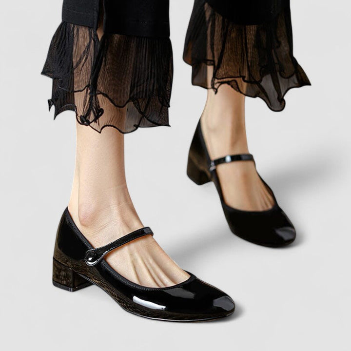 Women's classic elegant flats, perfect for all-day comfort & versatile everyday wear.