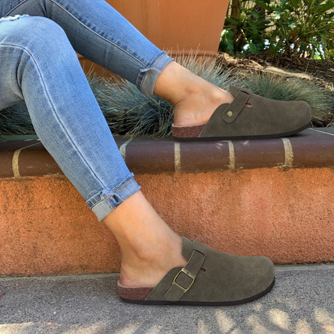 Women's comfort footwear providing arch support & foot pain relief. Soft, slip-on indoor shoes for optimal balance.