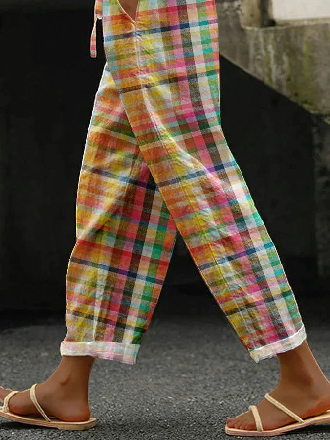 Stylish women's plaid pants, offering casual comfort and a versatile look for any occasion.