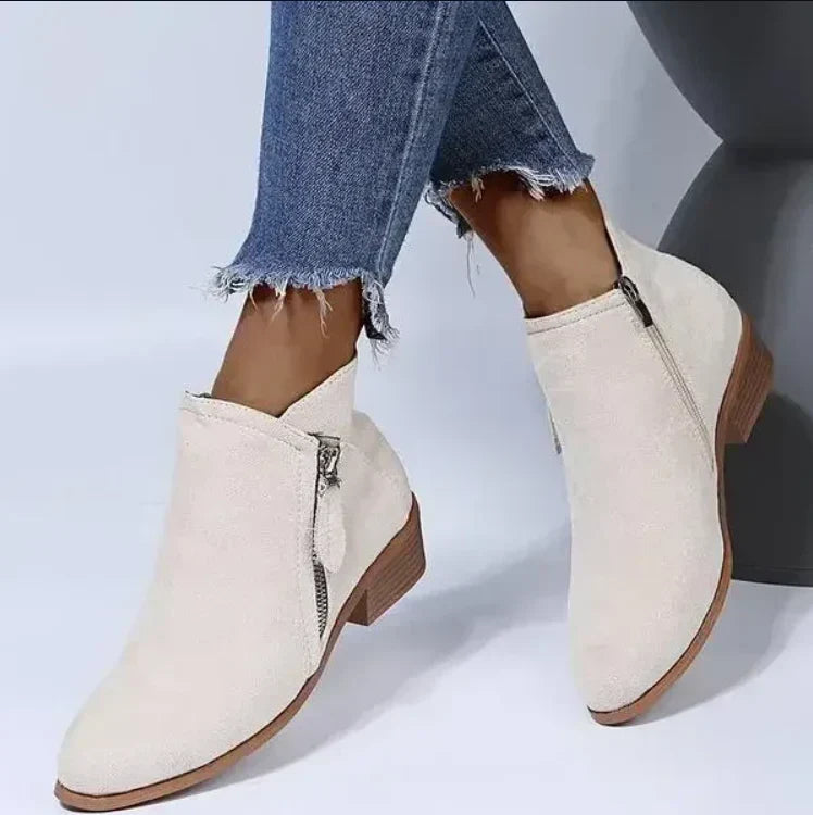 Women's comfortable everyday ankle boots in black, featuring a versatile design for casual winter wear. Non-slip sole.