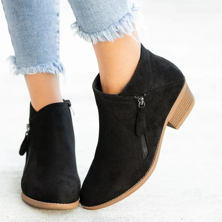 Casual women's ankle boots, ideal for everyday wear. Comfortable, non-slip, and perfect for winter outfits with side zipper.