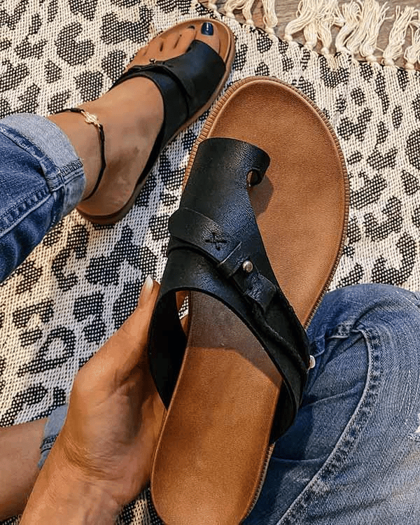 Stylish women's flat toe loop sandals with soft straps, ideal slip-on summer shoes for comfort & everyday wear.
