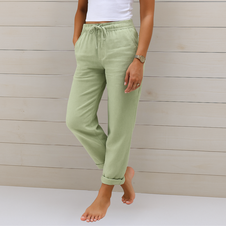 Effortlessly chic women's flowy trousers with elastic waist, perfect for versatile, comfortable spring looks.