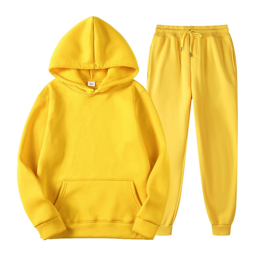 Soft women's loungewear jogging set, ideal for comfortable and stylish everyday fashion.