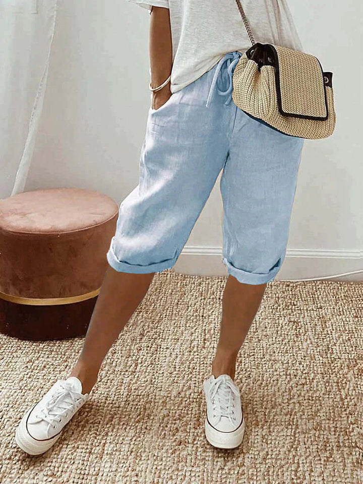 Versatile women's knee-length pants featuring a drawstring, great for casual outings & warm weather.