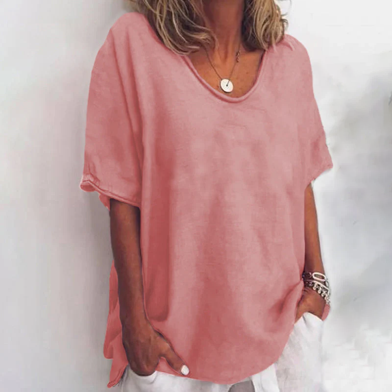 Chic women's flowy blouse with a loose fit, suitable for elegant or casual ensembles. Effortless comfort.