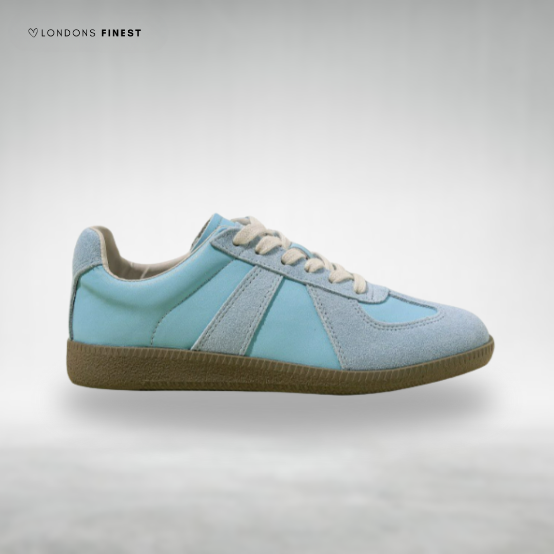Stylish women's orthopedic walking shoes, comfortable with arch support. Ideal for daily wear, cushioned for stability.