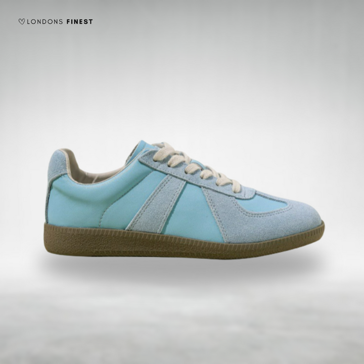 Stylish women's orthopedic walking shoes, comfortable with arch support. Ideal for daily wear, cushioned for stability.