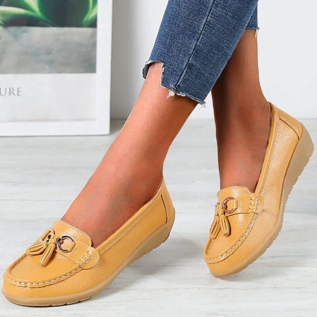 Elegant women's retro wedge loafers, ideal for casual autumn spring outfits, offering comfortable flats.