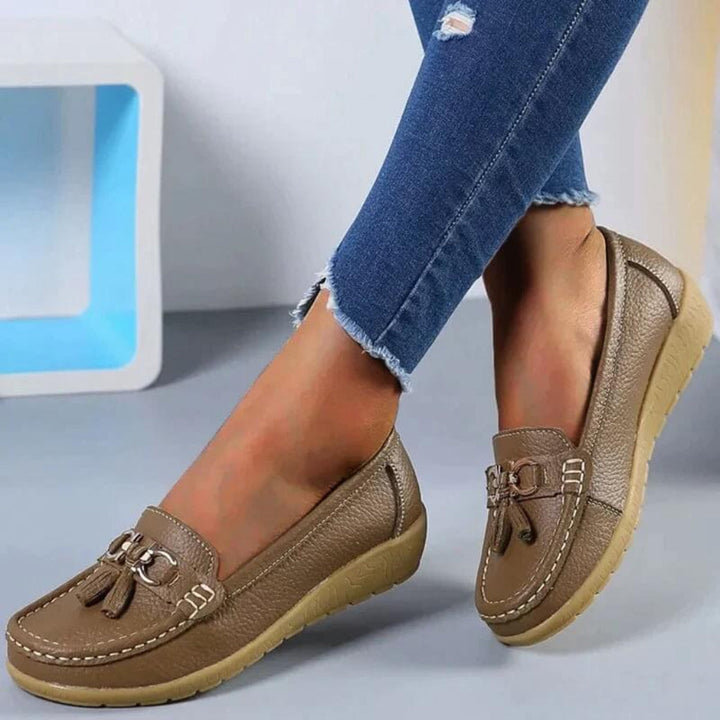 Classic retro wedge loafers for women, comfortable slip-on design for versatile spring & autumn fashion.