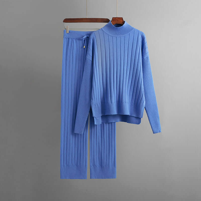 Ribbed knit two-piece women's lounge set in a relaxed fit, ideal for casual comfort and stylish relaxation.
