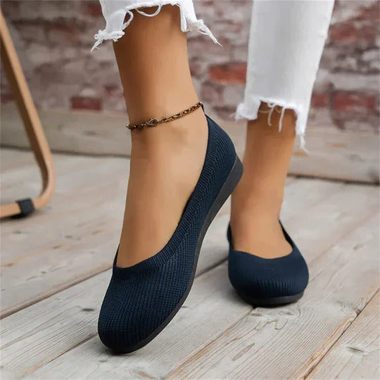 Women's comfortable round toe ballet flats, easy slip-on for everyday wear.