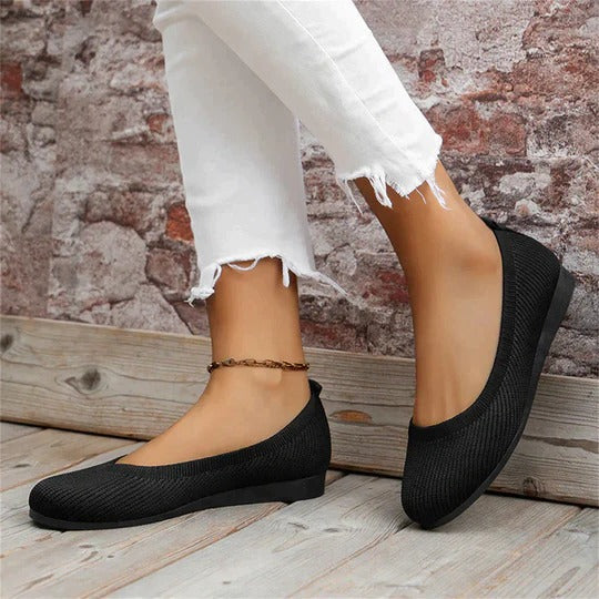 Chic women's round toe slip-on ballet flats, perfect for casual and versatile fashion.
