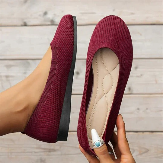 Soft women's slip-on ballet flats, classic round toe for ultimate comfort and casual style.