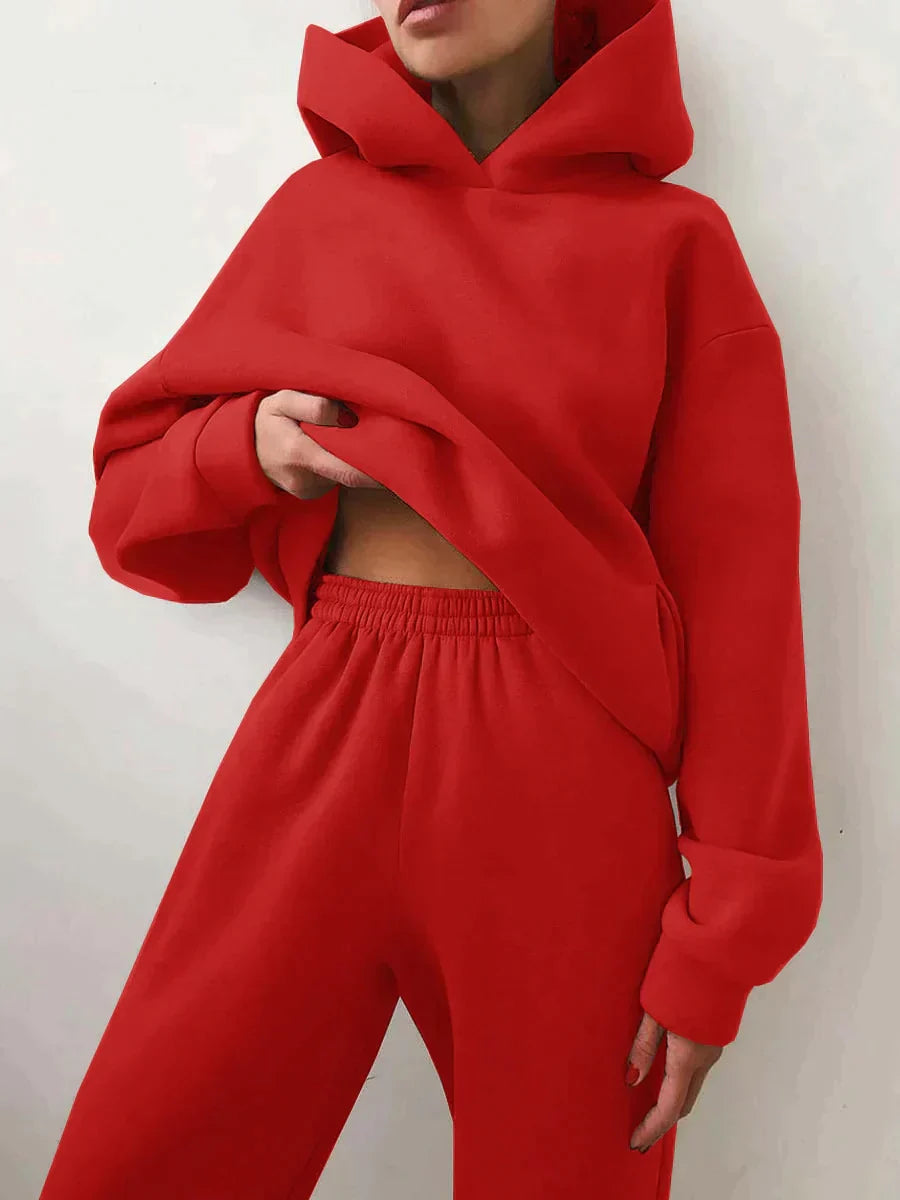 Premium women's two-piece activewear. Comfortable jogging set with hoodie, ideal for sportswear.