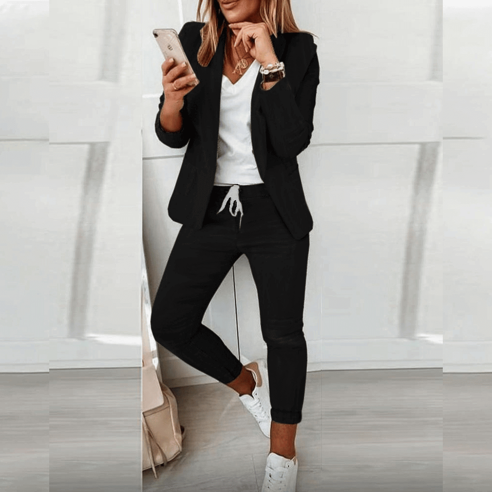 Casual women's knit lounge wear set. Comfortable two-piece outfit for relaxed spring/fall fashion.