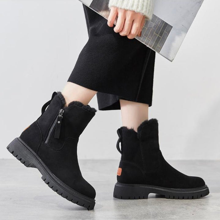 Warm women's outdoor boots, perfect for snow and cold, featuring slip-resistant soles.