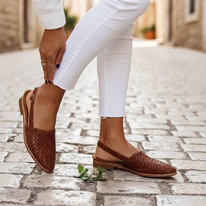 Elegant women's woven flats, exceptionally comfortable with a soft, cushioned insole, perfect for all-day wear.