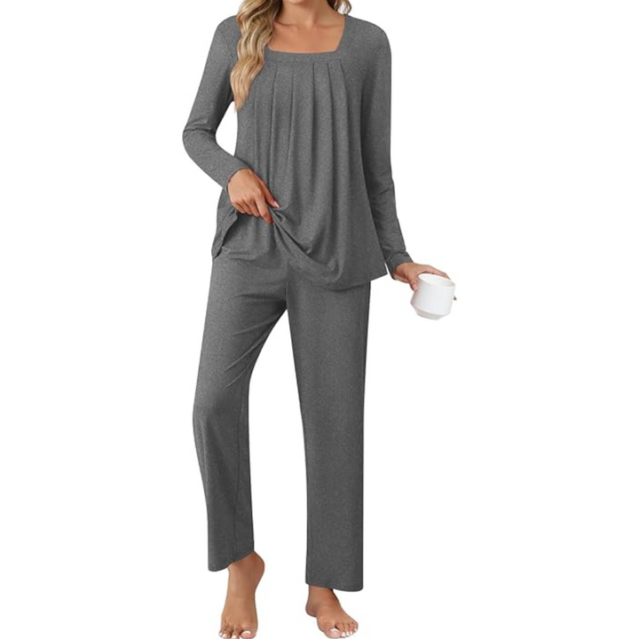 Women's comfy 2-piece lounge pyjama set with pockets, soft fabric for relaxed home wear.