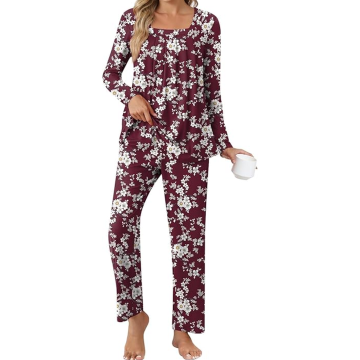 Relaxed fit women's comfy pyjama set, 2-piece lounge wear for ultimate softness and comfort.