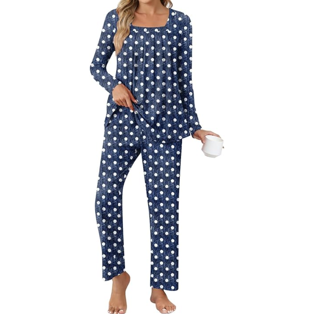 Women's casual 2-piece lounge pyjama set with practical pockets, ideal soft home wear.