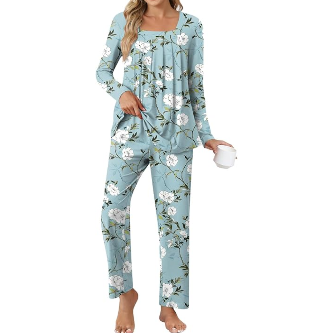 Relaxed fit women's comfy 2-piece lounge pyjama set, soft sleepwear with convenient pockets.