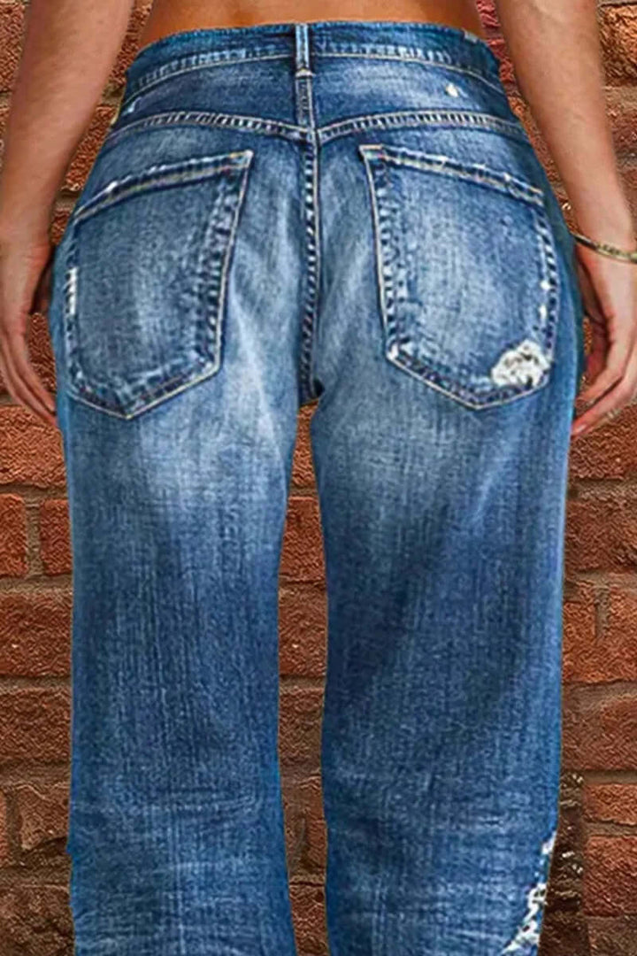 Classic women's straight leg denim jeans in blue, ideal for everyday casual outfits and lasting comfort.