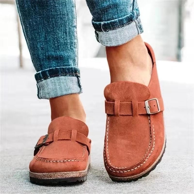 Lilac women's clogs, stylish and lightweight slip-on casual sandals, perfect comfort footwear for everyday wear.