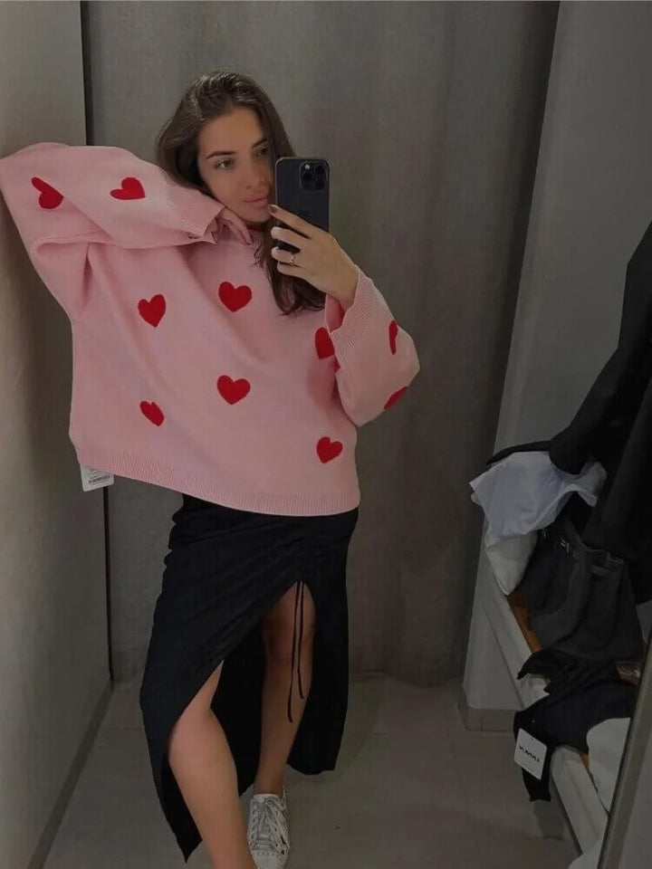 Comfortable women's oversized knit sweater with charming heart print, ideal for everyday casual wear.