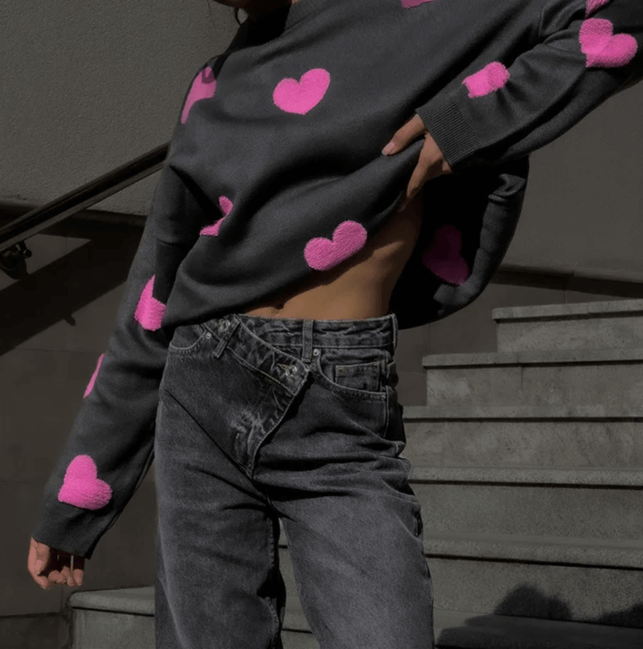 Casual women's heart print sweater, a cozy loose fit knit top suitable for fall, winter, and everyday wear.