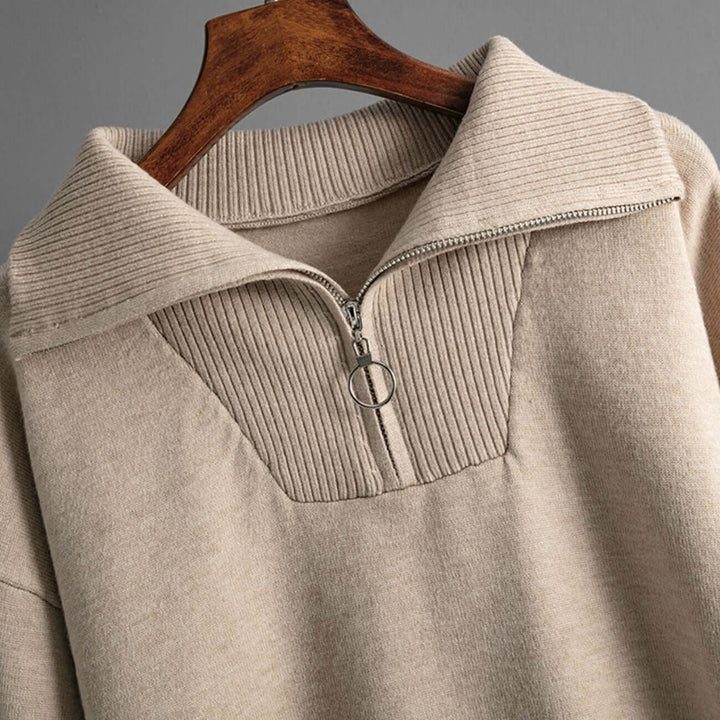 Stylish women's knit lounge set. Comfortable two-piece clothing with relaxed fit, ideal for casual home & travel.