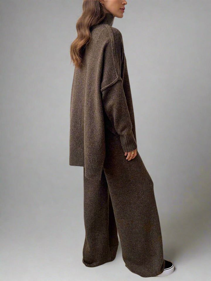 Versatile women's cozy knit lounge set. Turtleneck top & wide-leg pants, ideal for relaxing or casual outings.