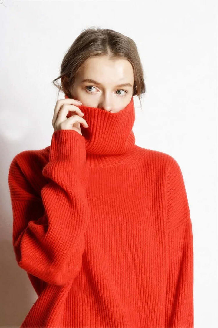 Cozy women's pullover turtleneck in a soft knit, ideal for everyday winter style and warmth.