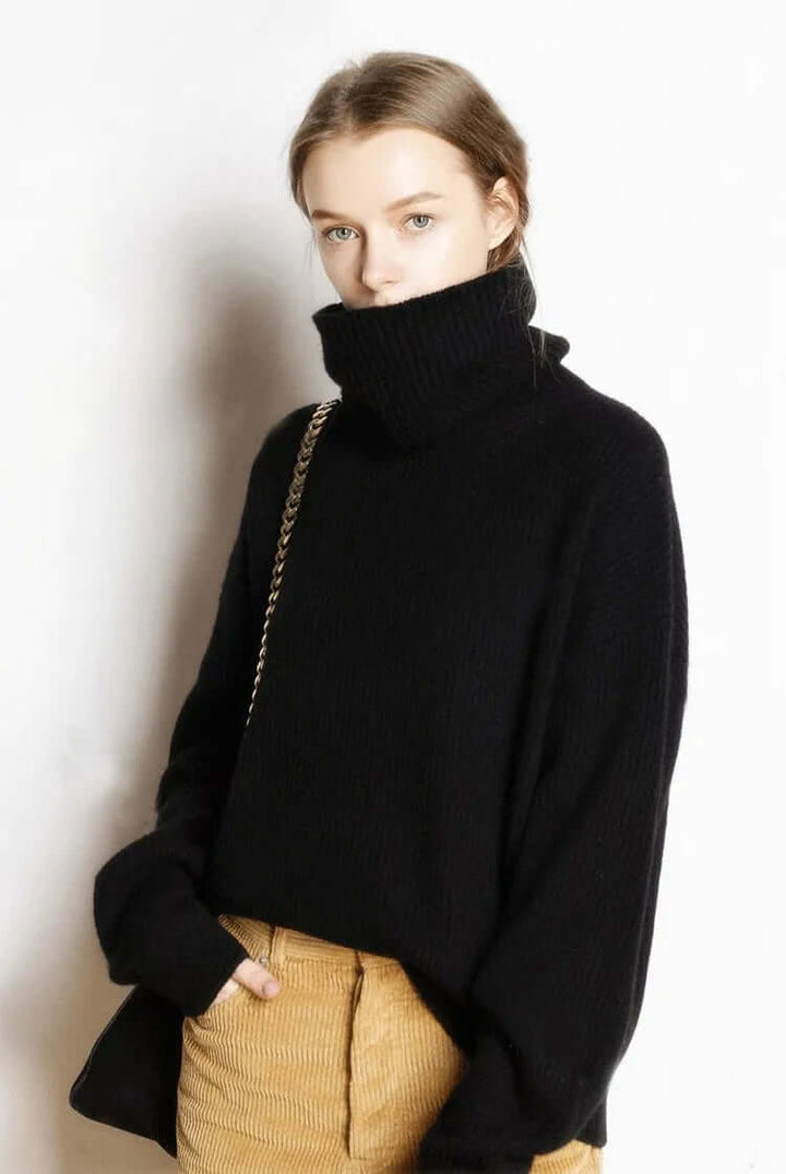 Women's casual long-sleeve knit turtleneck sweater, offering ultimate warmth and cozy winter fashion.