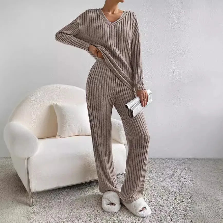 Stylish women's knit set, perfect for lounging. Soft, cozy 2-piece outfit for relaxed casual wear.
