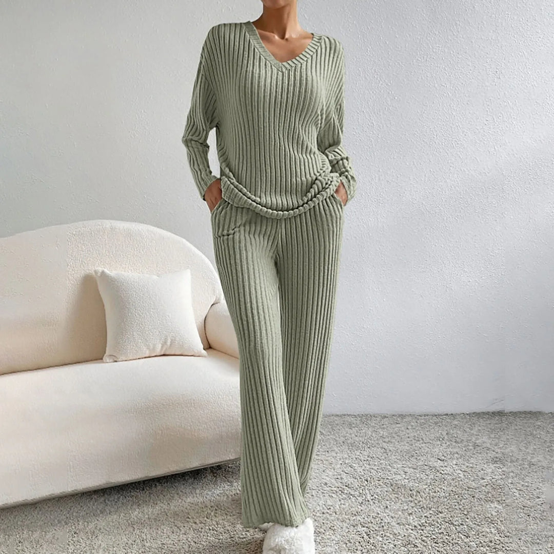 Versatile women's cozy knit set, suitable for home or casual outings. Stylish and comfortable apparel.