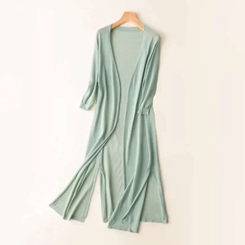 Comfortable women's open-front long knitted cardigan, ideal for a chic and cozy layer.