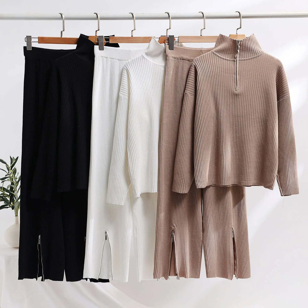 Comfortable women's lounge set: a versatile knitted sweater & wide-leg pants for casual wear or relaxing at home.