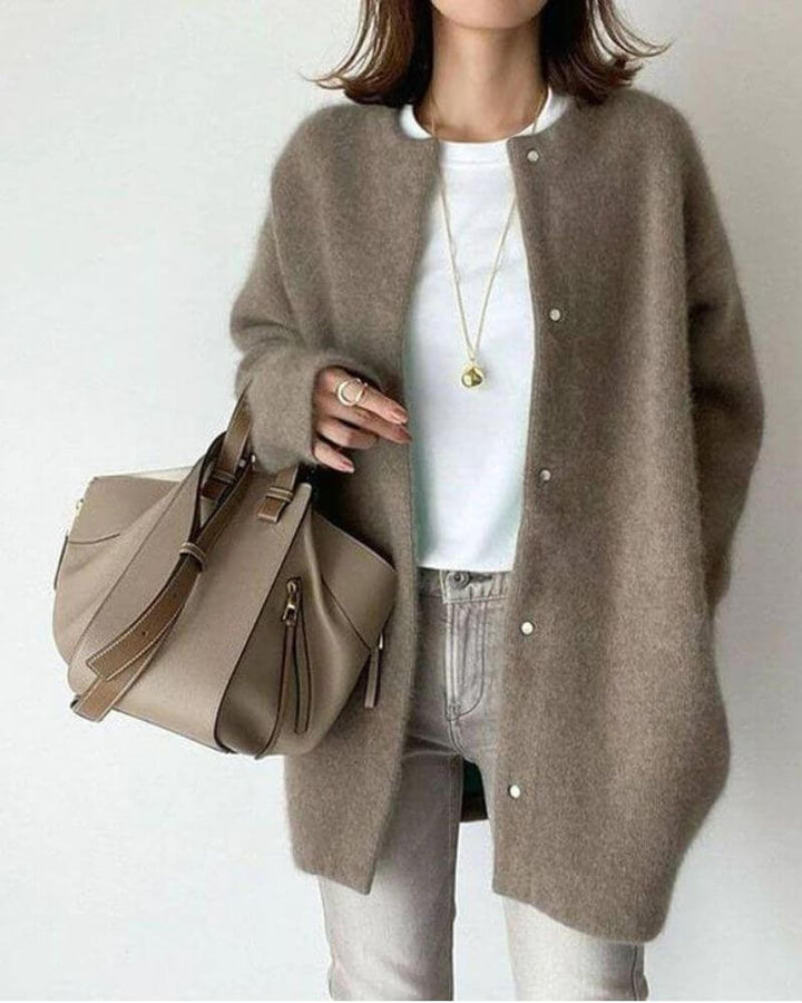 Elegant women's open-front knitted cardigan with long sleeves, offering a comfortable and stylish layered look.