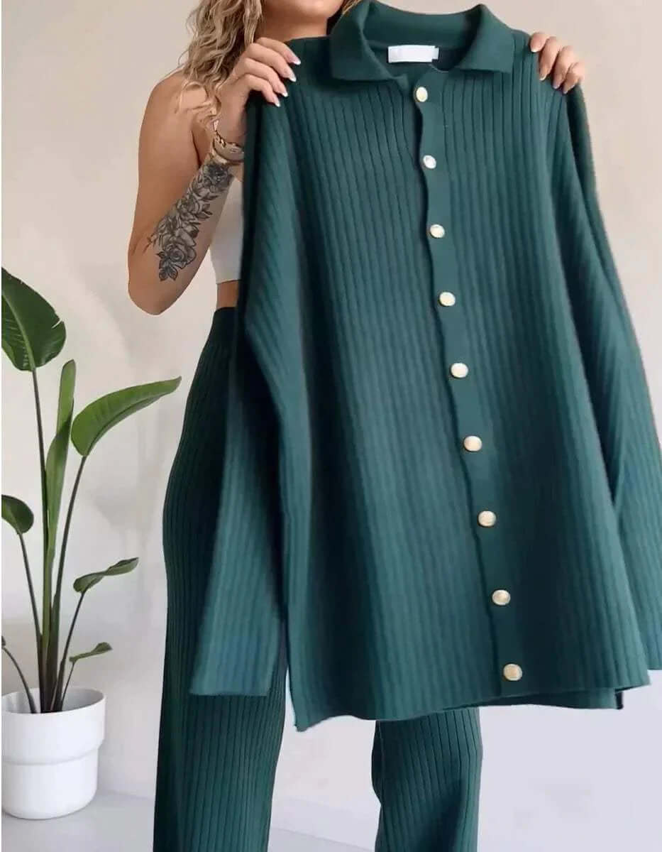 Elegant women's knitted cardigan and wide-leg pants set. Perfect for casual comfort or versatile loungewear.