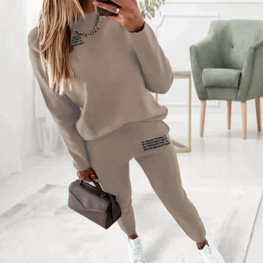 Cozy women's letter print tracksuit set. Relaxed fit two-piece loungewear, perfect for comfort wear & casual fashion.