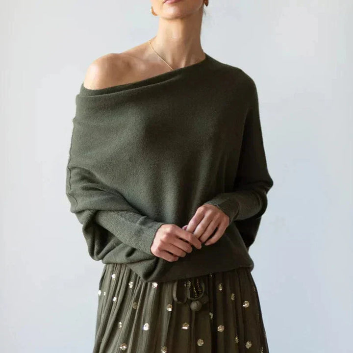 Cozy knit women's top, a comfortable and stylish loose-fit sweater for fall and casual outings.