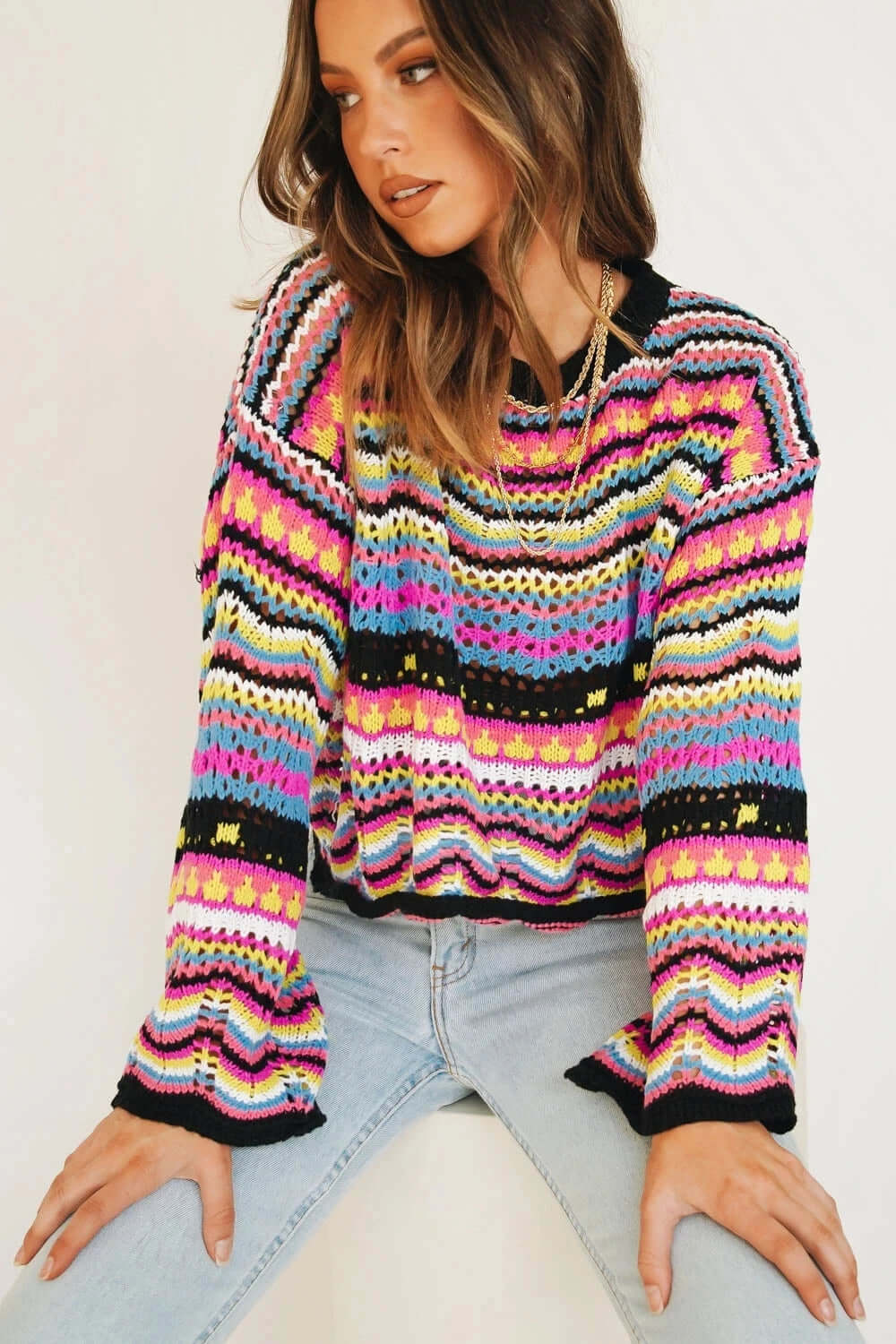 Stylish women's knit jumper with a relaxed, loose fit. Cozy pullover sweater for comfortable fall fashion.