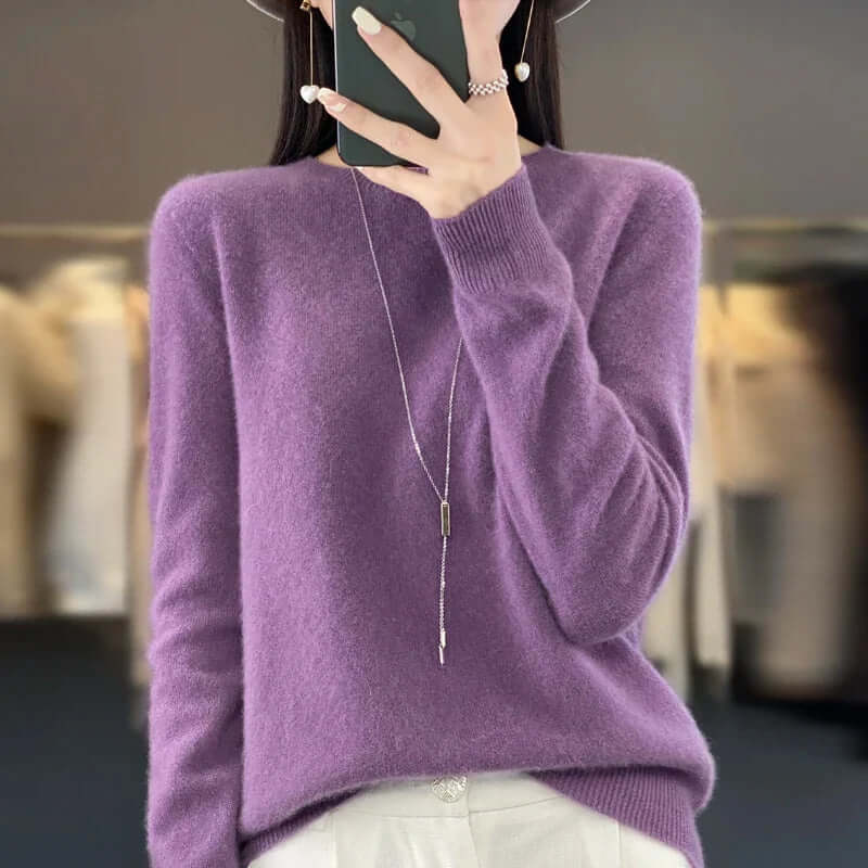 Breathable O-neck women's Merino wool sweater, combining comfort and elegance.